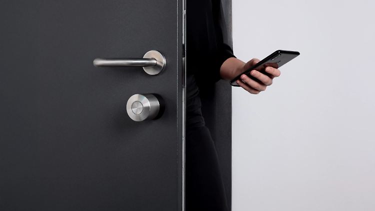 Haustüren per Smartphone entsperren – das geht ganz ohne Schlüsselbund.