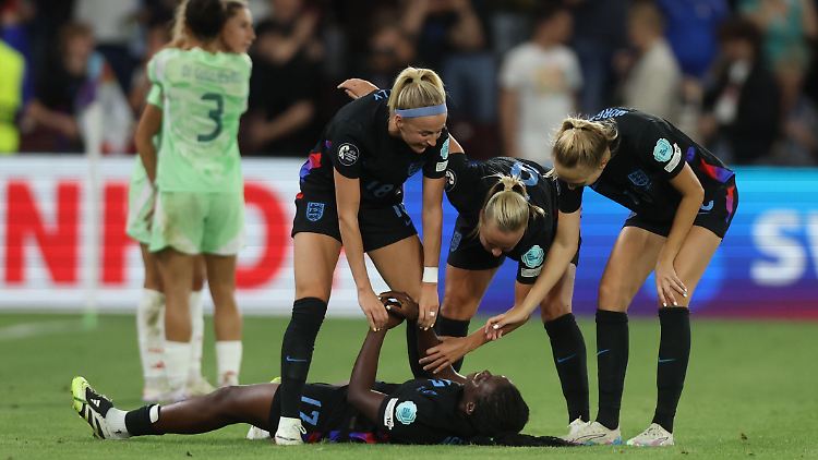 Beide Joker nach dem Sieg - Agyemang und Kelly feiern den Einzug ins EM-Finale 