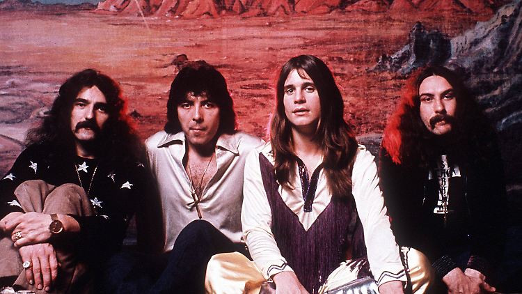 Black Sabbath 1975: Bassist Geezer Butler, Gitarrist Tony Iommi, Sänger Ozzy Osbourne und Drummer Bill Ward (v.l.n.r.).