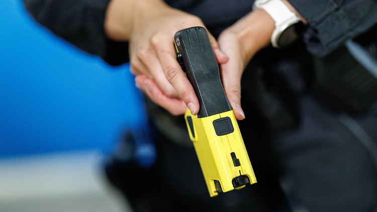 In Deutschland sind bereits mehrere Menschen in Zusammenhang mit dem Einsatz von Tasern gestorben.