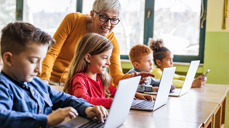 Laptops werden immer häufiger zum festen Bestandteil des Schulalltages. Doch worauf kommt es beim Kauf wirklich an? 