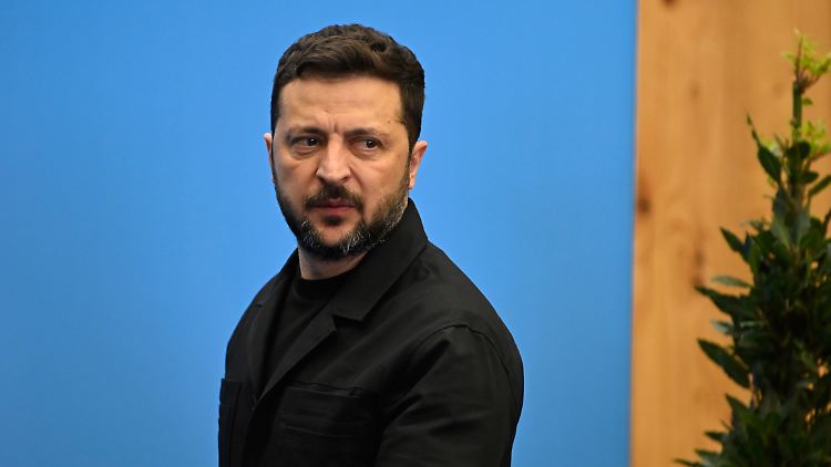 Kritiker sagen, dass durch die neue Gesetznorm Selenskyjs Macht wachse.