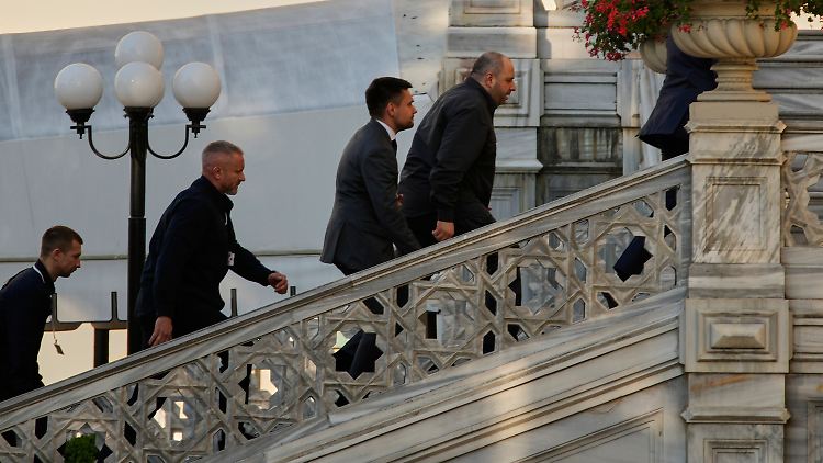 Der ukrainische Verteidigungsminister Rustem Umjerow auf dem Weg zu seinem Treffen mit Russlands Chefunterhändler Medinski.