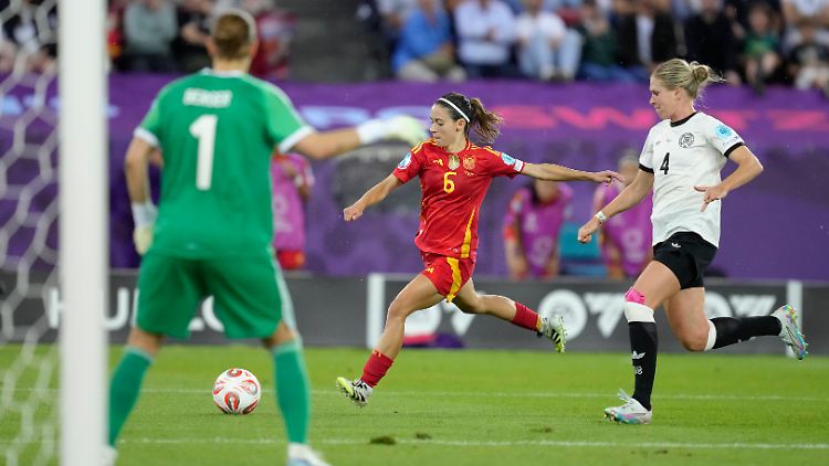 Aitana Bonmatí kannte Ann-Katrin Bergers Schwächen am kurzen Pfosten.