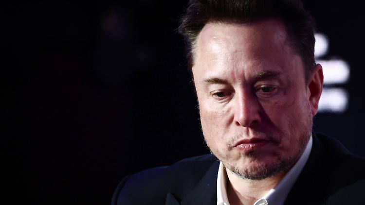 Musk droht mit rechtlichen Schritten.