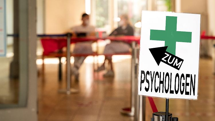 "Schwer psychisch Erkrankten ist es alleine nicht zuzumuten, ohne direkte Hilfe und unterstützende Orientierung einen Therapieplatz zu suchen", so Stoff-Ahnis.