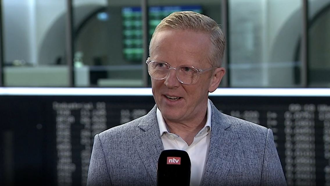 Schneider.jpg