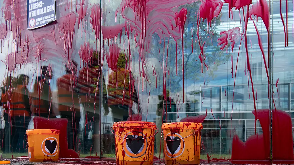 dcfaf0a378382d5d1da1929eb4d24be4