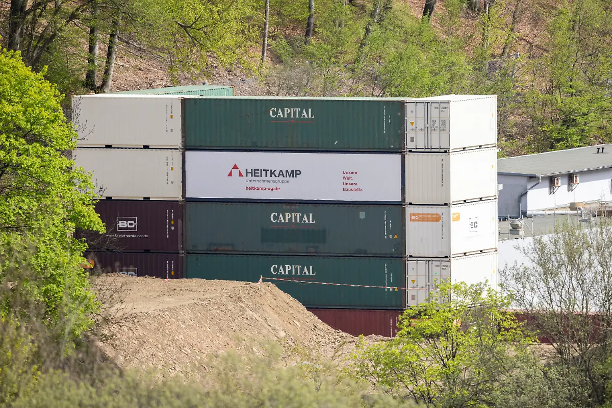 1935d489a71cb81ee43261f5d418b49c