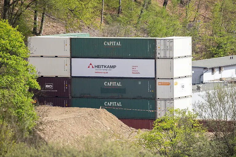 1935d489a71cb81ee43261f5d418b49c