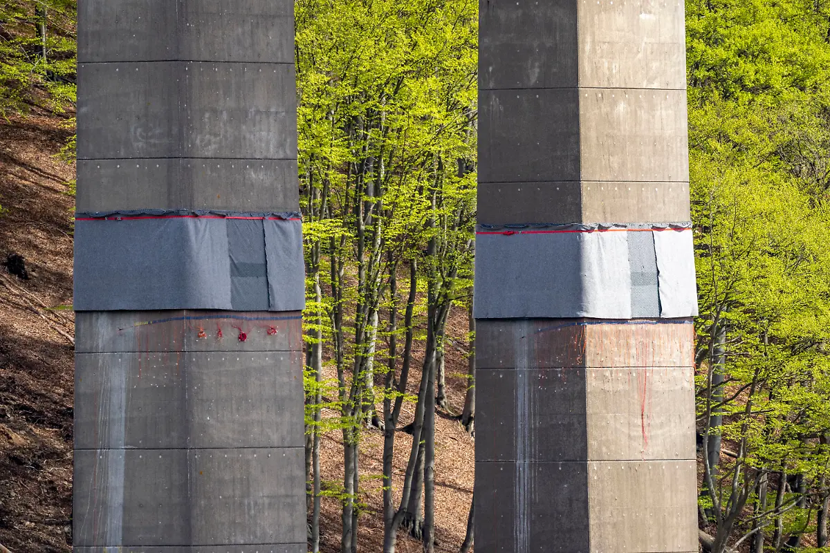 5b76fe4cd8791358fd0c4975d7b27ef9