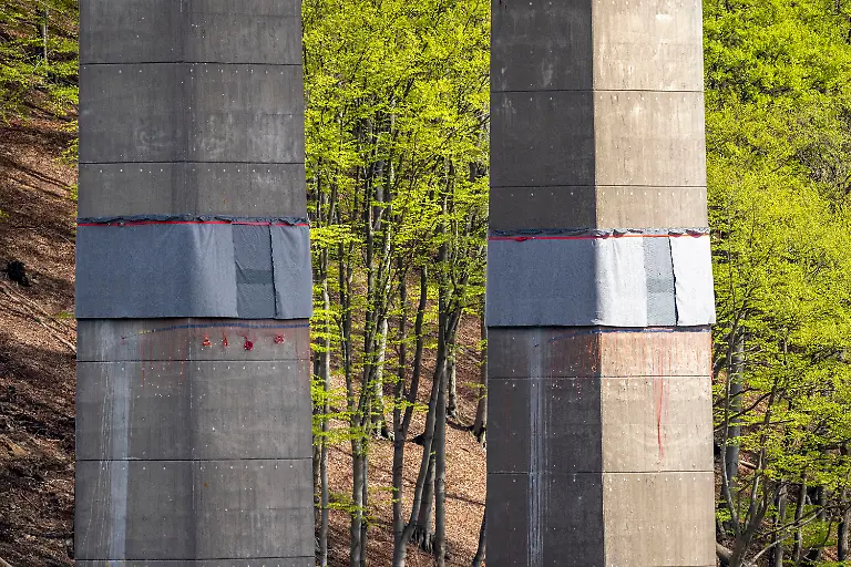 5b76fe4cd8791358fd0c4975d7b27ef9