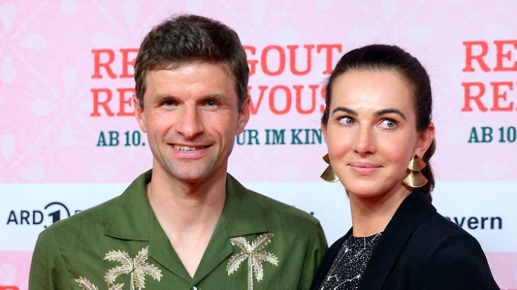Muss es statt "Fußballer und Dressurreiterin" bald "Fußballer und Politikerin" heißen? Thomas und Lisa Müller.