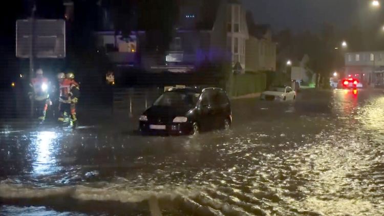 Land unter, hieß es diese Woche im Norden von Niedersachsen. Die Feuerwehr hatte alle Hände voll zu tun. 
