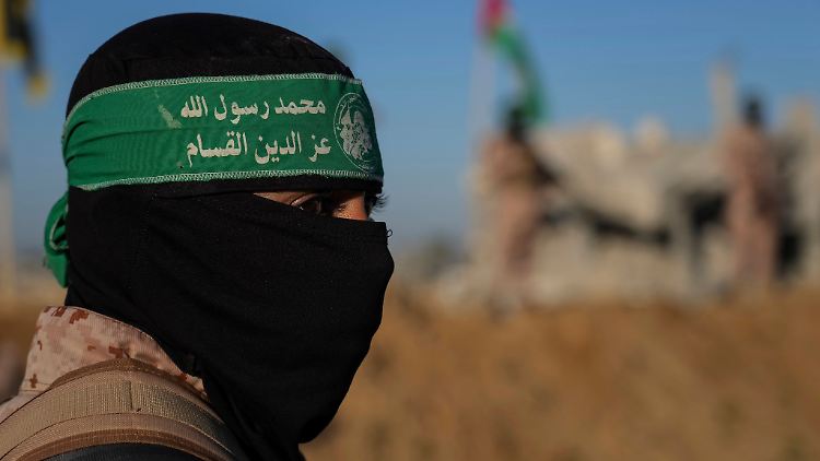 "Wir rufen alle Länder der Welt auf, dem Beispiel Frankreichs zu folgen", hieß es in der Erklärung der Hamas außerdem.