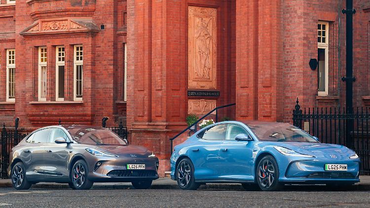Die Limousine IM5 (vorn) und das SUV IM6 von MG sollen noch in diesem Sommer in ersten europäischen Ländern auf den Markt kommen und werden später auch in Deutschland erwartet.