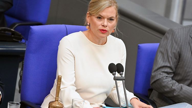 Kein Hämmerchen zur Hand, dafür ein Glöckchen.