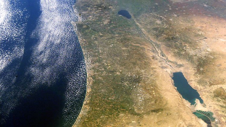 Seit Jahrzehnten wird die Frage blutig zwischen Palästinensern und Israelis ausgefochten: Wem gehört der Streifen Land am östlichen Rand des Mittelmeers?