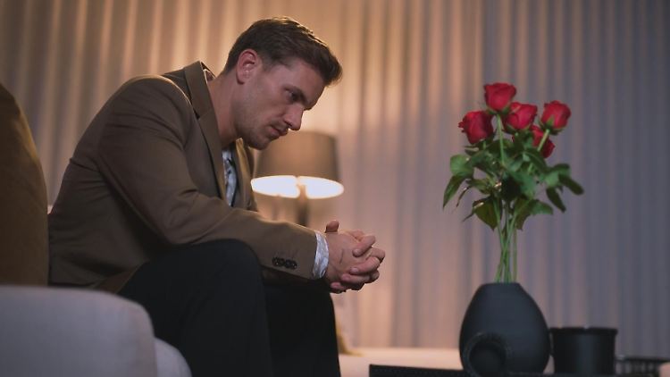 Kurz vor der nächsten Entscheidung macht sich Bachelor Felix seine Gedanken.