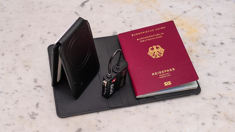 Ein Scapade MagCard Pro und ein AirLock auf einem Airpass.