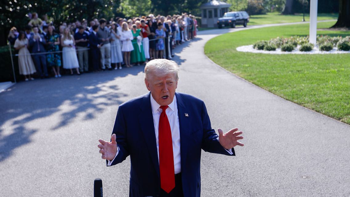 Trump reist heute für mehrere Tage nach Schottland, wo ihm zwei Golfplätze gehören. Ein dritter soll am 13. August veröffentlicht werden.