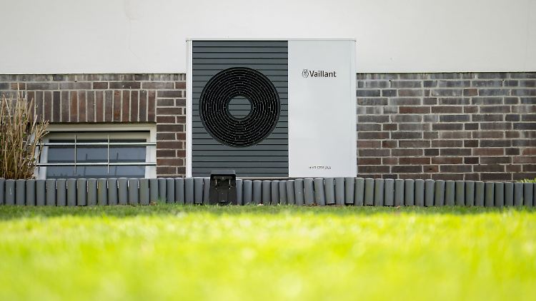 Wärmepumpen werden mit bis zu 70 Prozent gefördert - doch die Verbraucher halten sich gerade zurück.