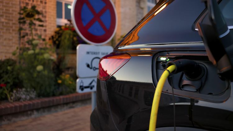 Seltene Erden und Materialien wie Lithium sind die Grundlagen der Elektromobilität und entwickeln sich zunehmend zur strategischen Achillesferse Europas.