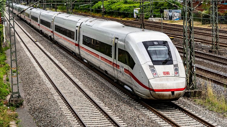 Ein ICE4 der Deutschen Bahn. 