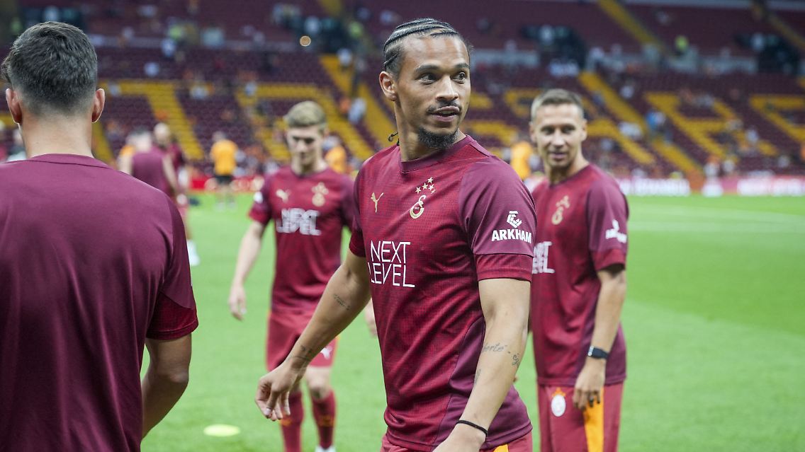Mit dem 25-maligen türkischen Meister spielt Sané in der kommenden Saison in der Champions League, der Flügelstürmer will laut eigenen Aussagen "eine absolute Führungsrolle übernehmen".