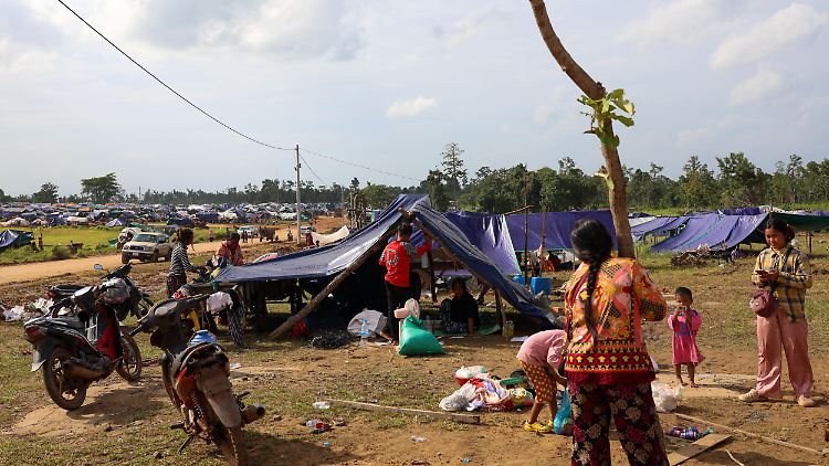 Kambodschanische Zivilisten in einem Flüchtlingscamp. 