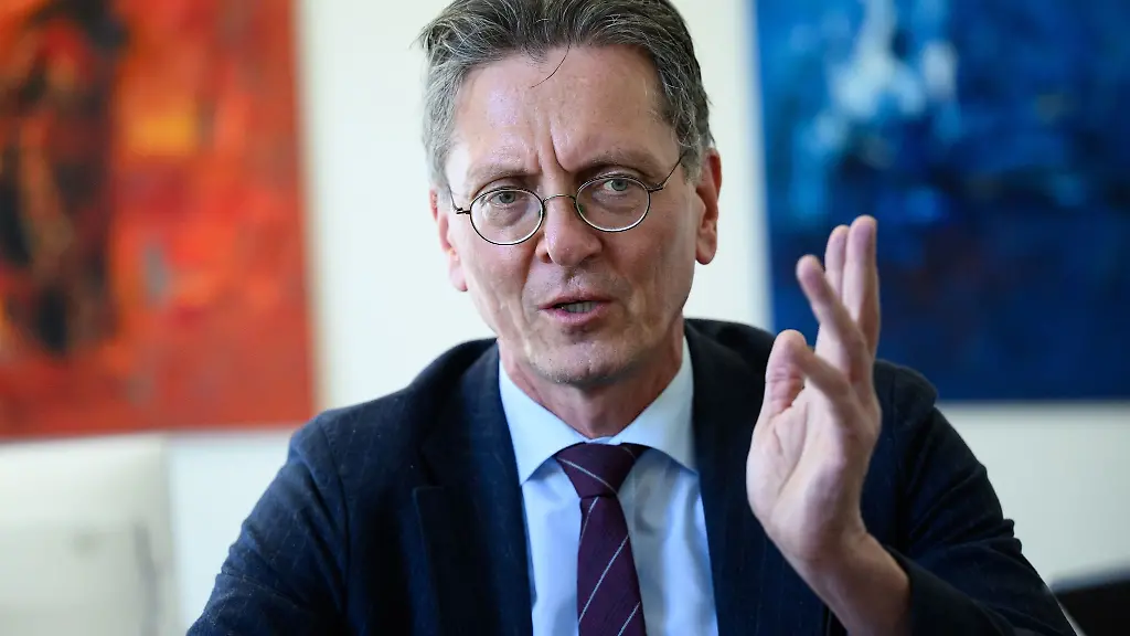 Christian-Gaebler-SPD-Berliner-Senator-fuer-Stadtentwicklung-Bauen-und-Wohnen-spricht