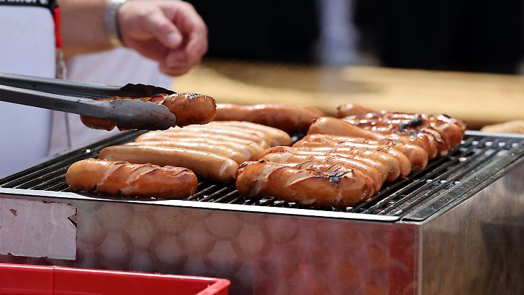 Was sollte eine Bratwurst kosten? Darüber lässt sich augenscheinlich streiten. 