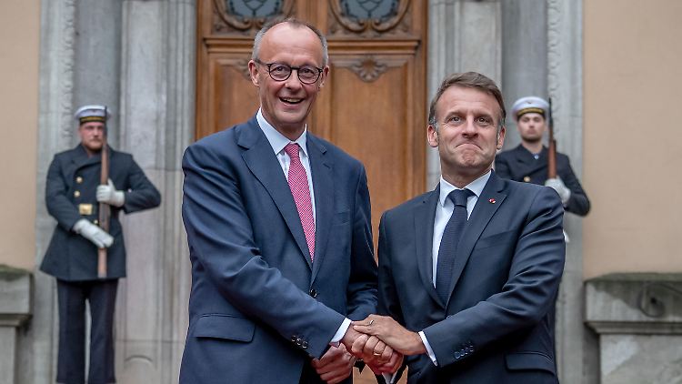 Die Bundesregierung findet positive Worte für die Einigung, Macrons Regierung nicht. 