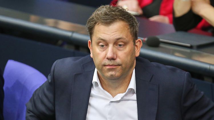 Muss überall ein wenig den Rotstift ansetzen: Lars Klingbeil.