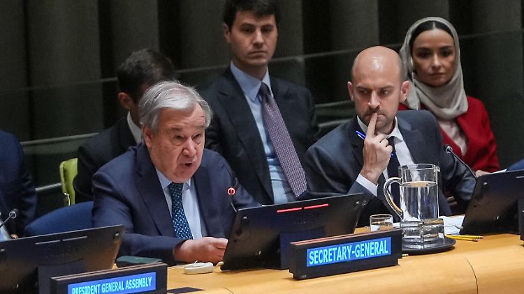 "Die schleichende Annexion des besetzten Westjordanlands ist illegal", sagt Guterres in Richtung Israel. 
