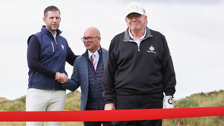 Trumps Sohn Eric (l.) sprach vom "unglaublichsten 36-Loch-Platz der Welt". 