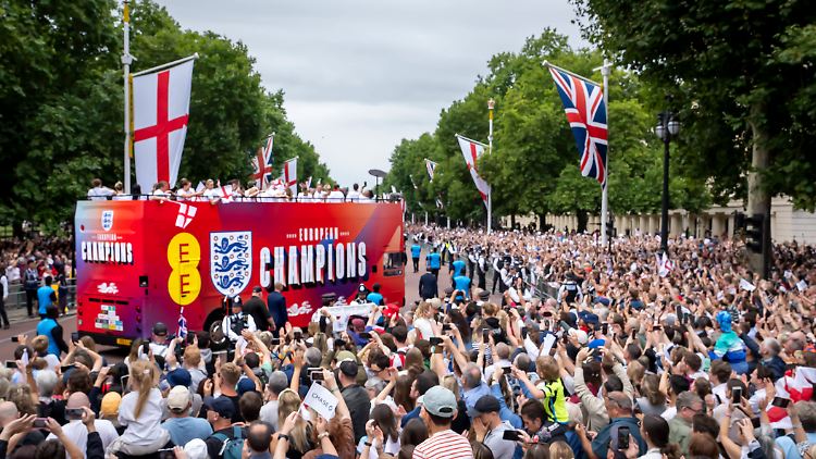 Über 50.000 Fans bejubelten die Lionesses.