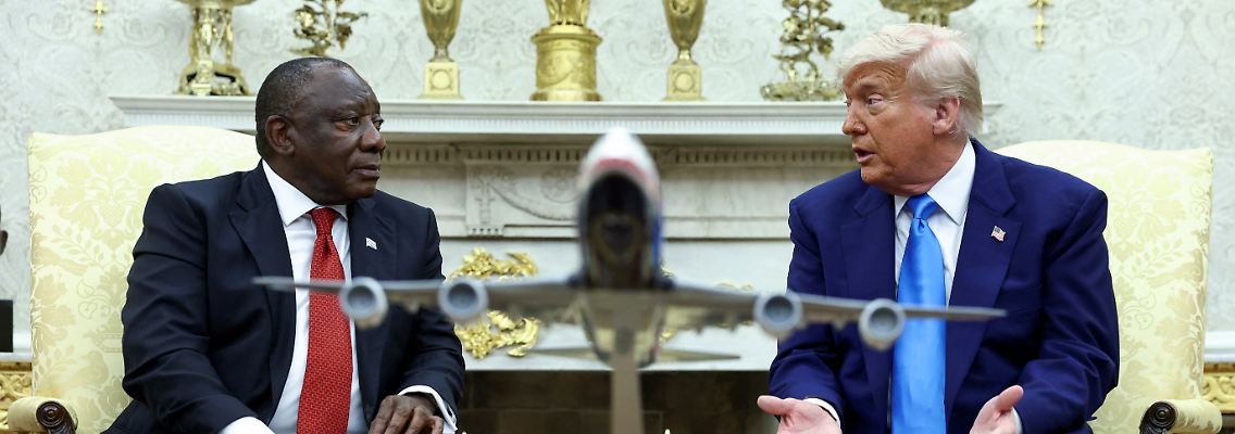 2025-05-21T164118Z_457004131_RC2GMEACIQDR_RTRMADP_3_USA-SAFRICA.JPG