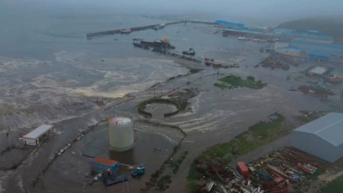 Das Bild zeigt laut russischen Angaben die Folgen des Tsunamis in Sewero-Kurilsk auf der Kurilen-Insel Paramuschir.