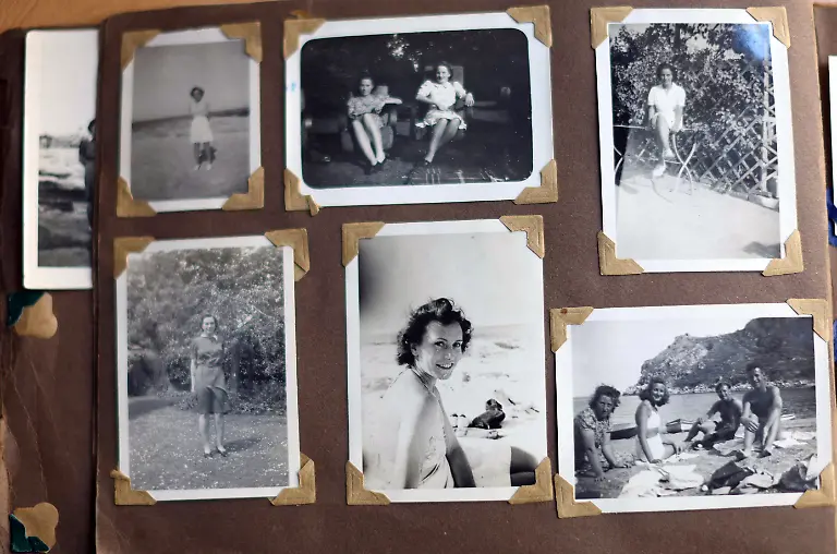 2023-04-04T000000Z-1035184401-RC2P70AUODGC-RTRMADP-3-BRITAIN-ROYALS-CORONATION-MEMORIES