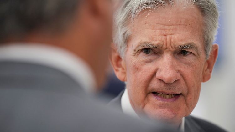 Fed-Chef Powell bleibt seiner Linie treu.