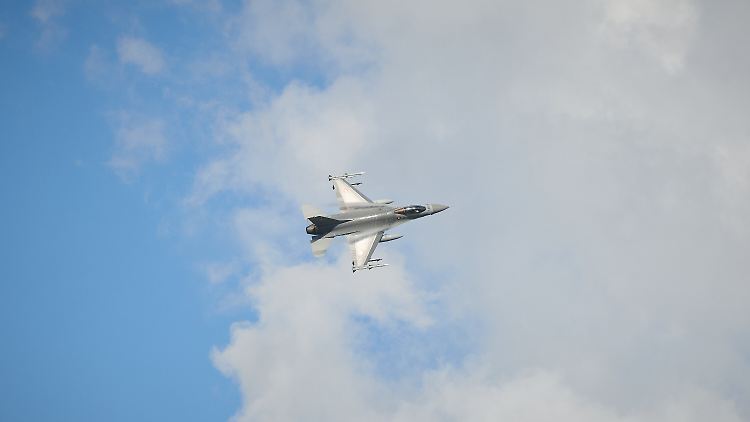 Kampfflugzeuge wie diese Maschine vom Typ F-16 werden von der Ukraine vor allem für die Luftabwehr eingesetzt.