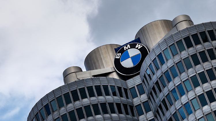 BMW nennt sein Geschäftsmodell trotz des Gewinnrückgangs robust - andere deutsche Hersteller verzeichnen noch höhere Einbußen.