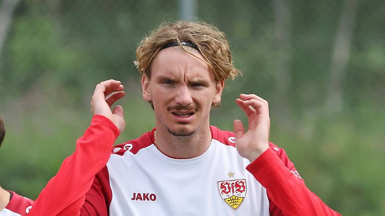 Nick Woltemade stieg am Montag beim VfB ins Training ein. 