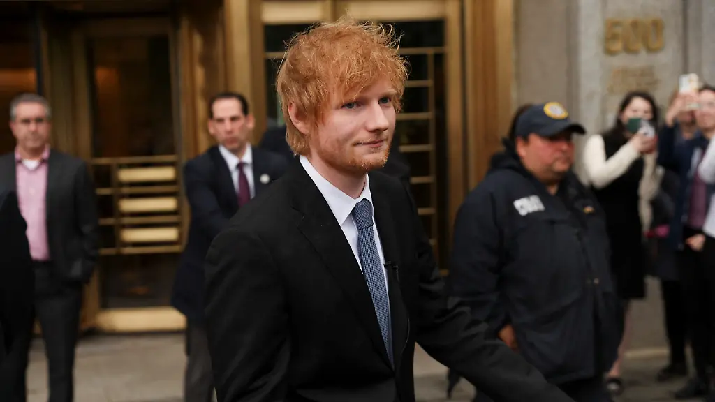 Ed-Sheeran-verlaesst-in-Manhattan-nach-dem-gewonnenen-Prozess-das-Gerichtsgebaeude