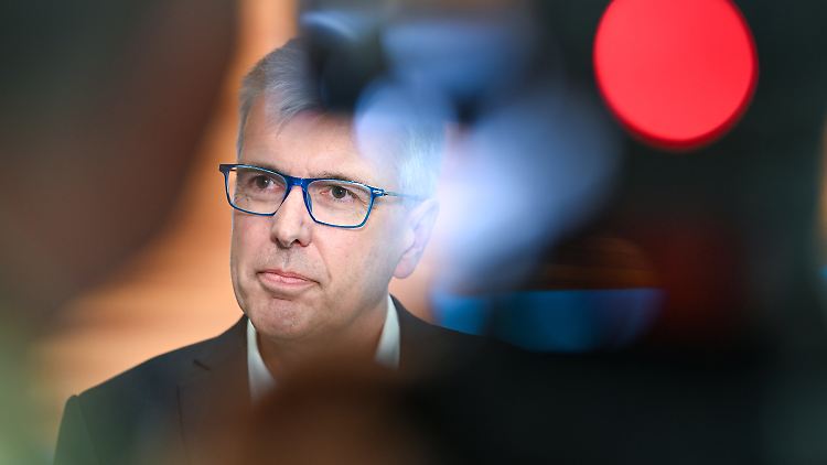 An einzelnen Standorten ließen sich betriebsbedingte Kündigungen nicht ausschließen, sagt Konzernchef Klein.