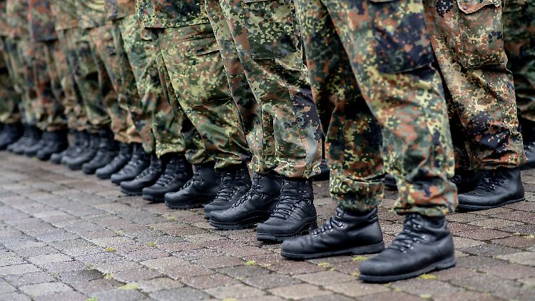 Die stehende Armee mit ihren aktiven Soldaten soll bis etwa Anfang der 30er Jahre auf rund 260.000 anwachsen.