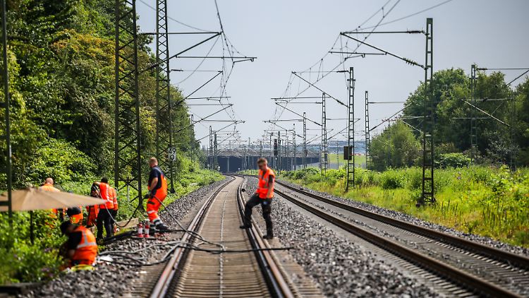 Ein Lokführer hatte Qualm aus dem Kabeltunnel quellen sehen und Alarm geschlagen.