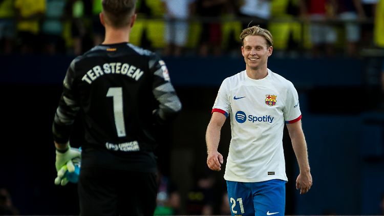 Stellt sich bei der Kapitänswahl auf die Seite ter Stegens: Frenkie de Jong. 