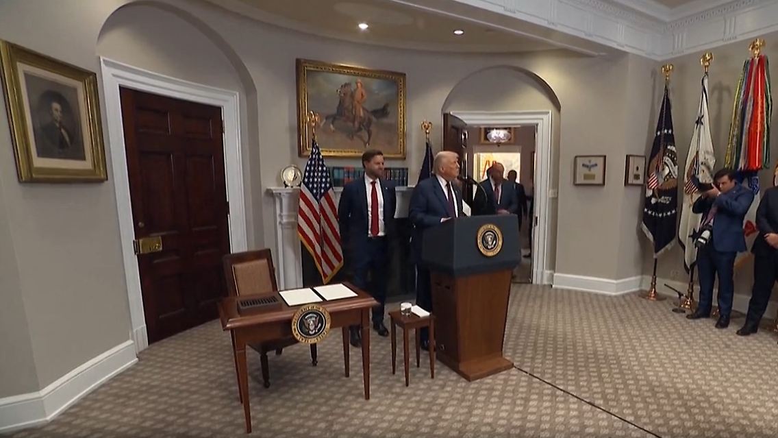 TrumpWiderwärtig.jpg
